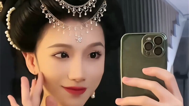 Aku lagi mainin cosplay yang bener-bener baru nih!