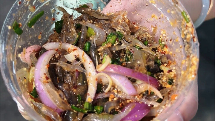 Chợ đêm JoddFairs ở Bangkok, Thái Lan vừa mở thêm món tôm nhảy, nhất định phải thử xem sao