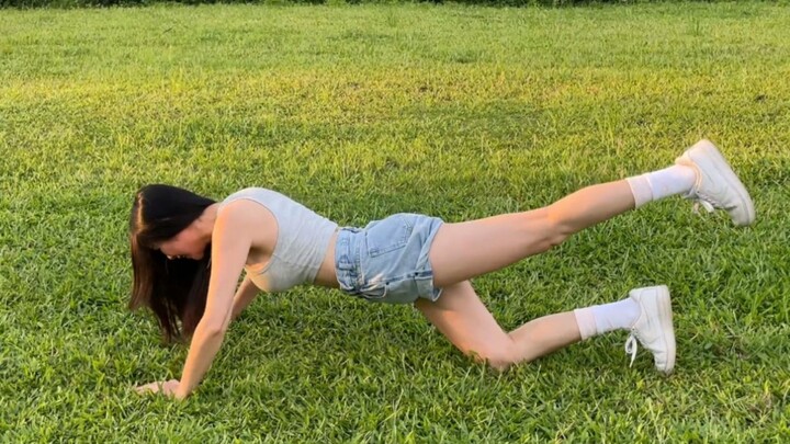 Si kecil yang imut, cewek secantik ini aku bisa pukul sepuluh kali! Kalian gimana?