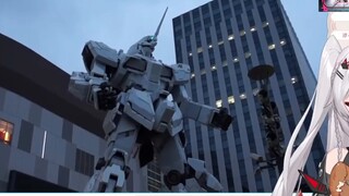 Cô gái người máy xinh đẹp xem màn trình diễn ánh sáng 1:1 của Gundam Unicorn [Gundam Reaction]