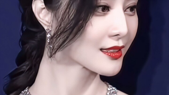 Wow… What a freaking amazing face!