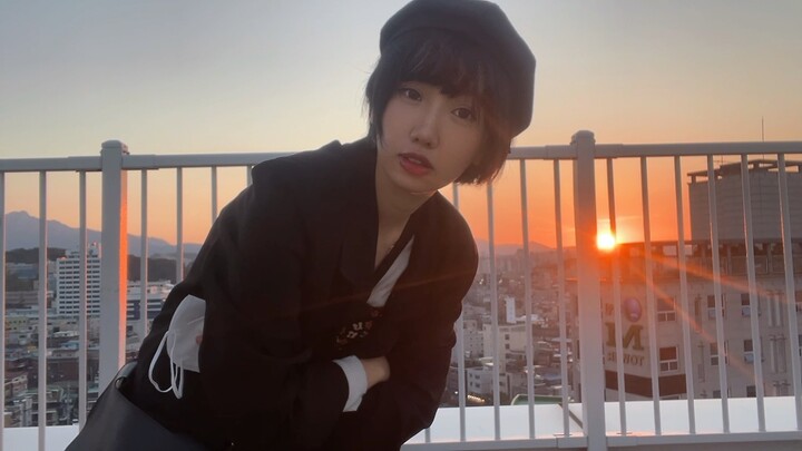 Hello everyone, just a pretty-face showcase because the sunset is amazing today 👍. There might be a 