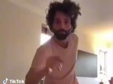 เอ๋อเม่ยแชร์ในติ๊กต็อกว่าพระเอก MV ใหม่ของเธอเต้นตามเพลง the boy is mine