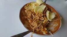 makan ketoprak sama telor+bawang putih goreng enak banget