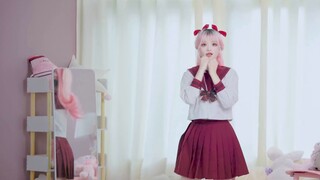Maaf aku terlambat, tolong maafkan aku karena sangat imut>
