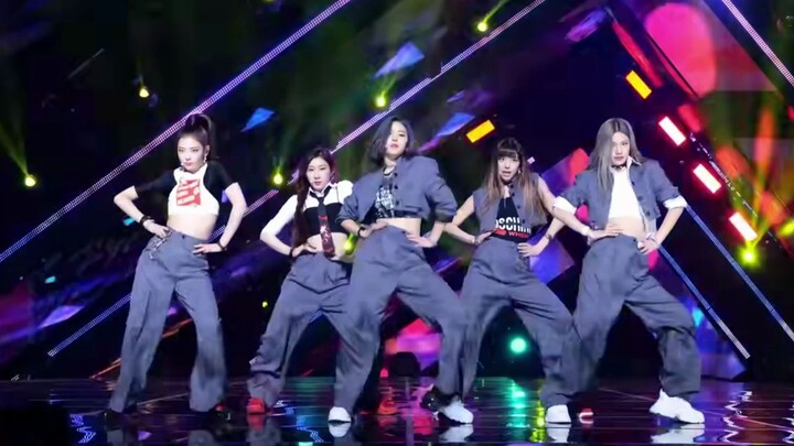 IVE x ITZY panggung kolaborasi terbaru