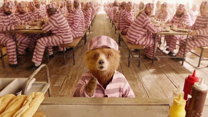 一只熊被关押监狱，因吃不惯这里饭菜，将做饭的狱霸给教训一顿！