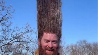 The guy experimented with himself and got a new hairstyle in the snow