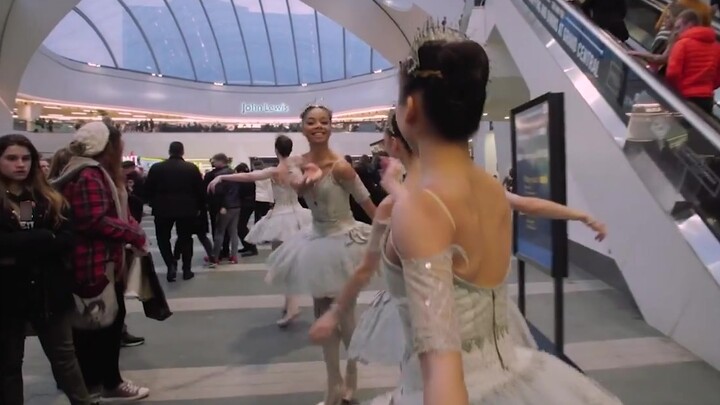 [Ballet Flash Mob] Flash Mob "Nutcracker" của Nhà hát Ballet Hoàng gia Birmingham