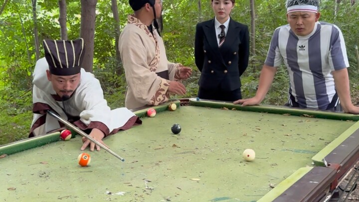 Quân sư mà có việc là chạy thật đó!