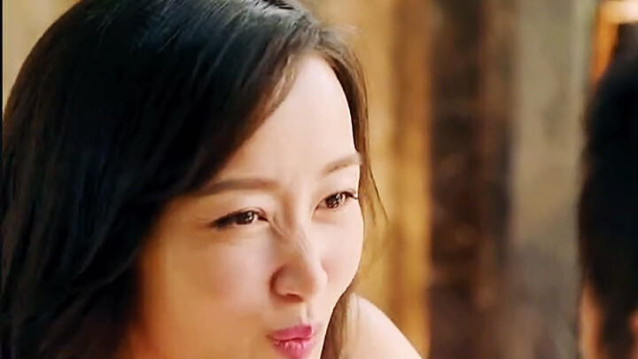 عندما يصل المرء إلى منتصف العمر، لا يجد بداً من نقع التوت الصيني في كوبه الحراري.