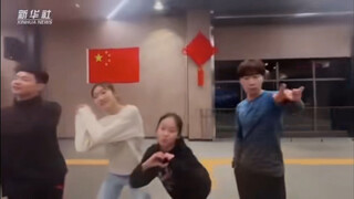 花滑队、短道速滑队、国乒队梦幻联动，倾情演绎《擦皮鞋》《乒乒乓乓》（混剪）