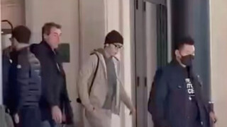 肖战：“你认错人了”！！！哈哈哈，出门叫哥哥，回来就敢叫老公吗？这位姐妹太勇了！！！每个角度都有好多人在拍！！！