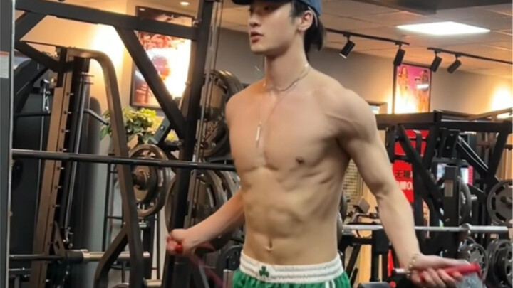 Does Weight Loss Have a Plastic-Surgery-Like Effect? Watch This Video for the Answer!