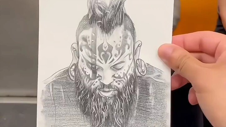 Reactions from passersby after a foreign artist paints portraits on the street