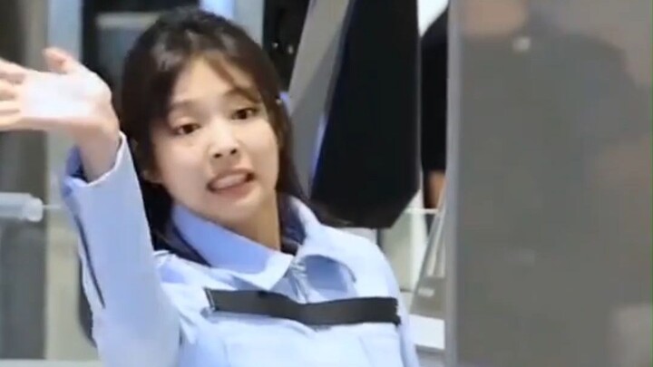 【جيني】ني: بتعصّبني لدرجة الجنون!