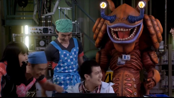 มาดูอุลตร้าแมนที่สามารถเดินทางผ่านกาลเวลาและอวกาศได้ เขาถูกหลุมดำกลืนกิน และได้รับความสามารถในการเดิ