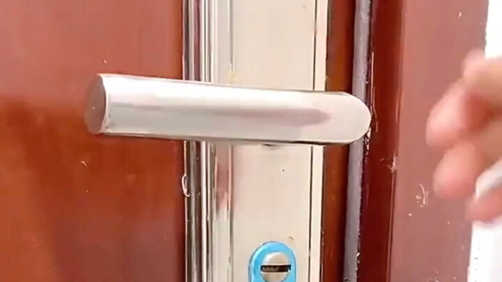 Mengunci pintu dari dalam sudah mulai marak di kalangan guru