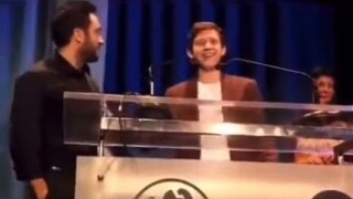 إذا كنت تشعر بالاكتئاب اليوم، ففكر في ذلك الوقت الذي نسي فيه توم هولاند أن يكون معه مترجم!