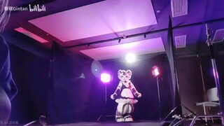 银碳热舞（建议小声观看，以防被误解）(￣y▽￣)~*捂嘴偷笑