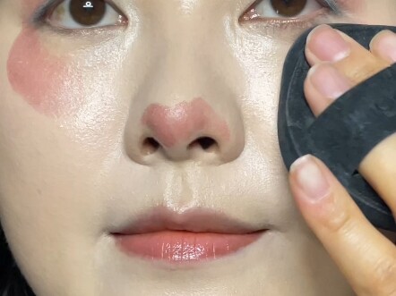 See… when you turn off the beauty filter, everyone’s makeup looks pretty much the same!