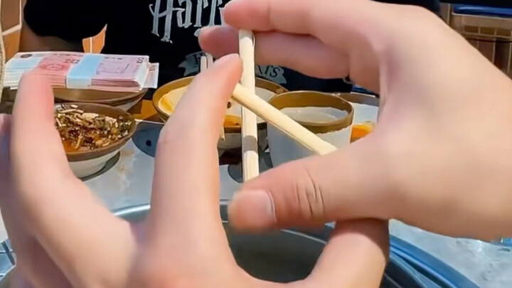 Teach you a trick to perform mind-reading magic! This move is so cool!