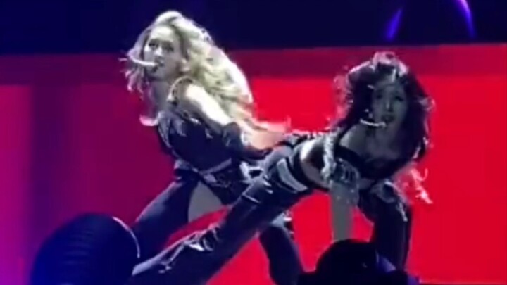 Who doesn't love this awesome dance by Shuangjing!