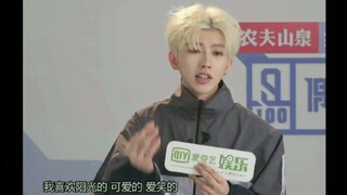 【菜心cp】一看见你就忍不住笑   放大看宠溺的笑      嗯，理想型