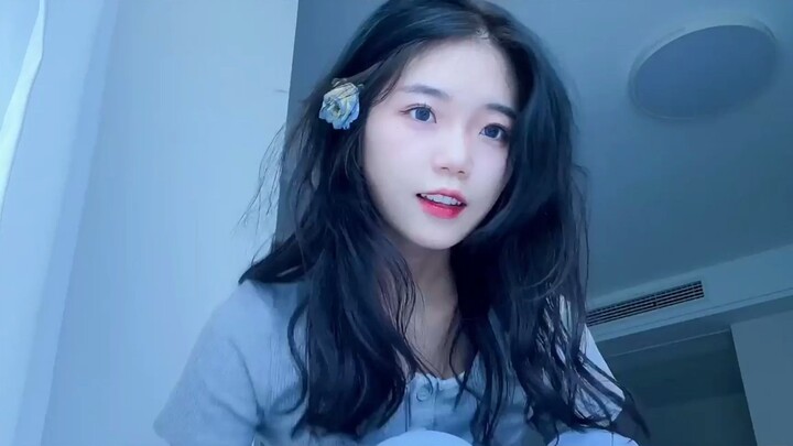 Oh no! This girl finally realized her own beauty—love it, love it~