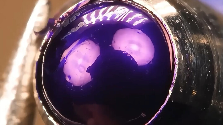 Tại sao bút bi rơi xuống đất lại không viết được chữ?