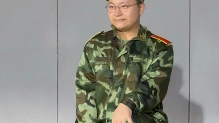 这一蹲就是一个合格的illit兵！！