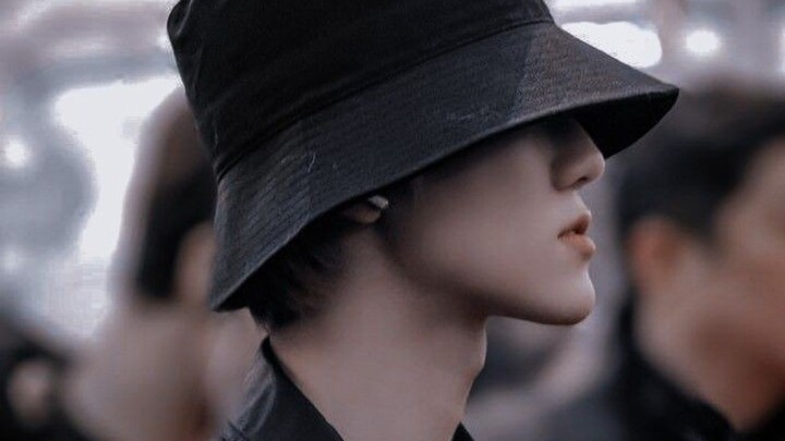 Trăng không chạy về phía bạn | Thiên Chúa yêu thương nhân loại, xa xôi mà dịu dàng