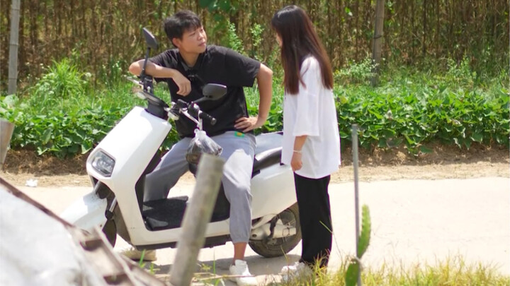 Kalau kamu punya adik yang sok jual mahal terus-terusan ngerecokin minta dibuatin “segelas teh susu 