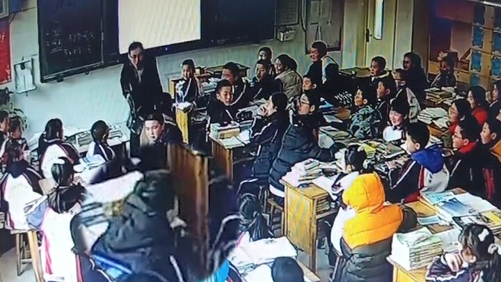 thrilling! The classmates were all laughing, but only the teacher knew that a student was on the ver