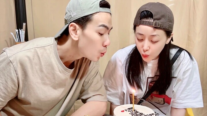 "I suddenly forgave those directors who always cast him in scumbag roles." His wife is Chen Zihan! T