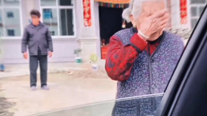 "Chia ly, bài học tất yếu của đời người"