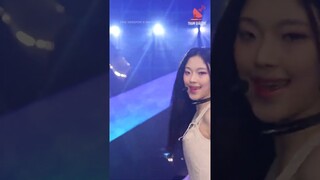 Sân khấu Sheesh đầu tiên của BabyMonster, liệu có xứng danh "tân binh khủng long" của YG?