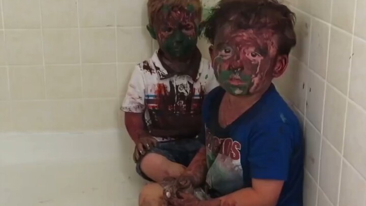 萌娃：“爸爸，这有什么好笑的”……