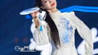 北舞严选金晨，这个视频她跳舞转圈我以为舞台在转...