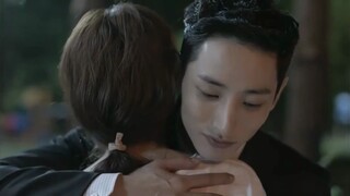 Lee Soo Hyuk memeluk pacar orang lain dan tidak melepaskannya