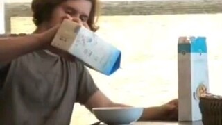 牛 奶