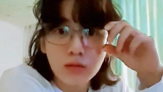 จองกุกขอคำแนะนำจากสมาชิก SVT จุน เรื่องการเต้นซุนหงอคงที่ยิม มินกยูก็ขอให้เขาถ่ายรูปให้ตลอด เขาเต้นไ