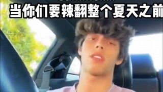 Người mẹ nước ngoài bình luận về video đầy mỡ của con trai mình