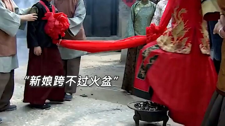 Thằng nhóc còn trẻ đã cưới vợ, lại còn đánh cả bố mình để trả thù cho vợ.