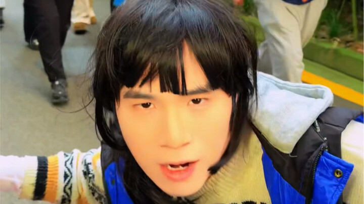 Beri aku sebuah tas ransel dengan pegangan, untuk membawamu memasuki dunia yang benar-benar baru.