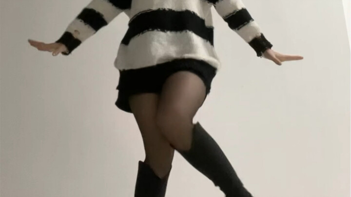 [Dance][Twist] It’s my first time wearing long boots and I’m not very skilled hahahaha