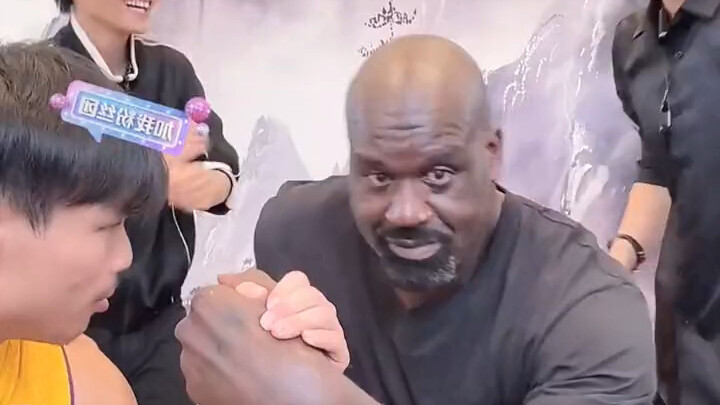 วิดีโอโอไนล์กับ“จุ๊ก”ดวลแข่งแข้งข้อมือมาแล้ว บรรยากาศในงานตึงเครียดสุดๆ...