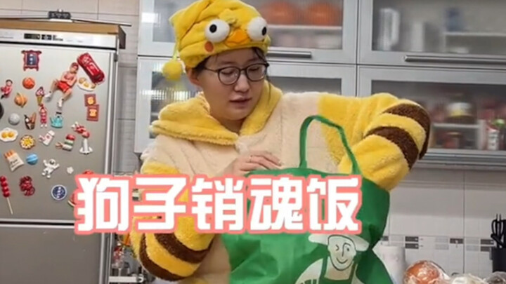 Nasi mewah dengan banyak daging, bikin ketagihan! Makannya puas banget!