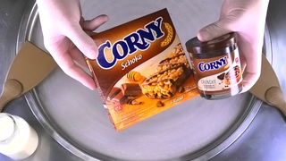 ไอศกรีมโรล วิธีทำ Corny Chocolate Granola Bar รีดไอศกรีม - ASMR ที่น่าพึงพอใจที่สุด