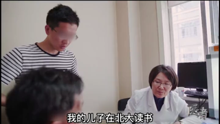 The son who studies medicine at Peking University cannot save his father from his illness. How sad t